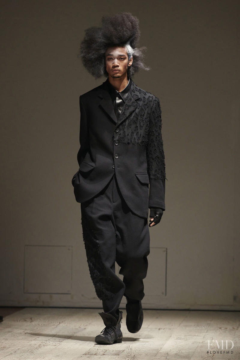 Yohji Yamamoto fashion show for Autumn/Winter 2022