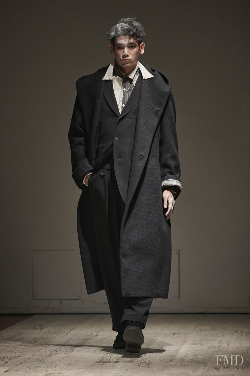 Yohji Yamamoto fashion show for Autumn/Winter 2022