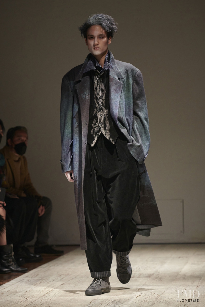 Yohji Yamamoto fashion show for Autumn/Winter 2022