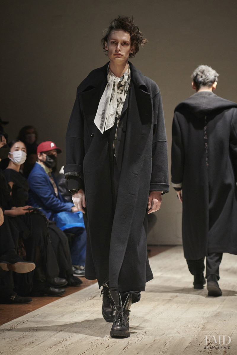 Yohji Yamamoto fashion show for Autumn/Winter 2022