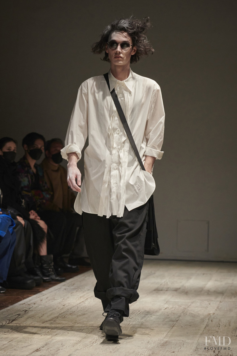 Yohji Yamamoto fashion show for Autumn/Winter 2022