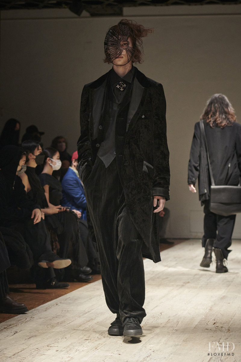 Yohji Yamamoto fashion show for Autumn/Winter 2022