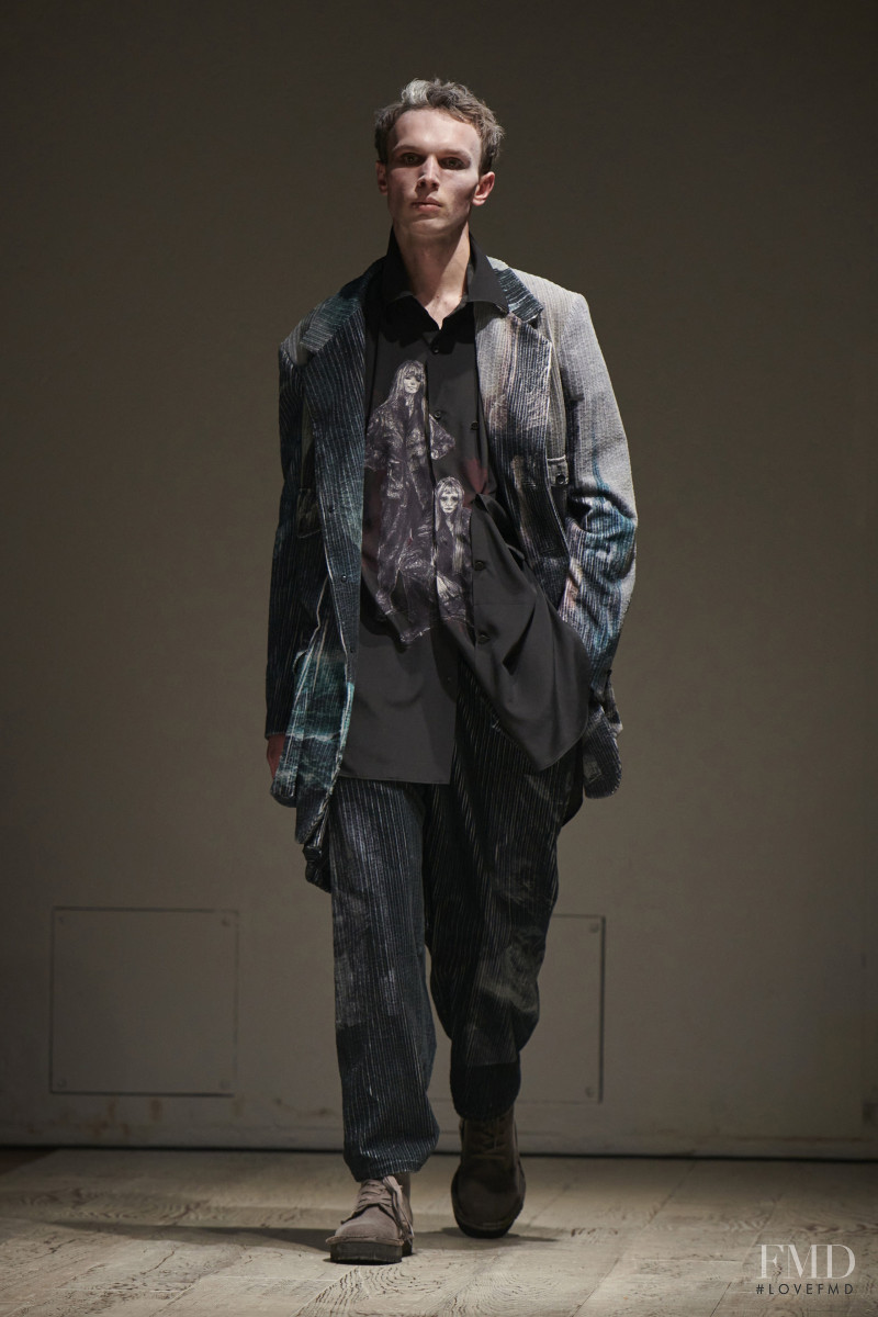 Yohji Yamamoto fashion show for Autumn/Winter 2022