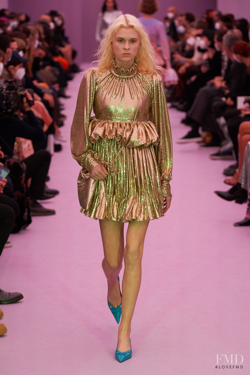 Fleur Breijer featured in  the Paco Rabanne fashion show for Autumn/Winter 2022