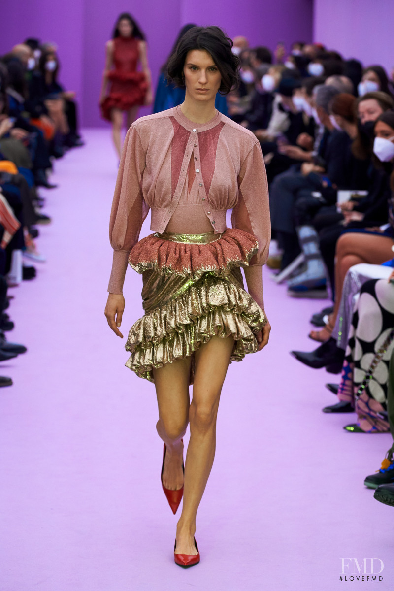 Marte Mei van Haaster featured in  the Paco Rabanne fashion show for Autumn/Winter 2022