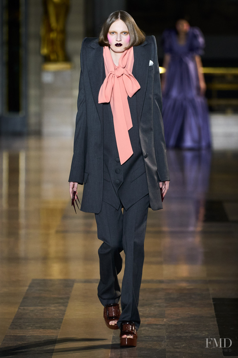 Viktor & Rolf fashion show for Spring/Summer 2022