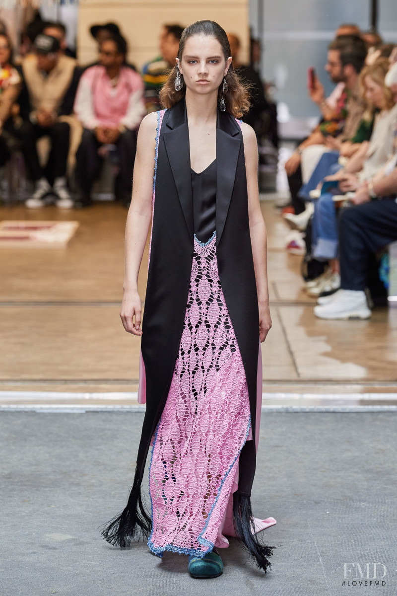 Giselle Norman featured in  the J.W. Anderson fashion show for Spring/Summer 2020