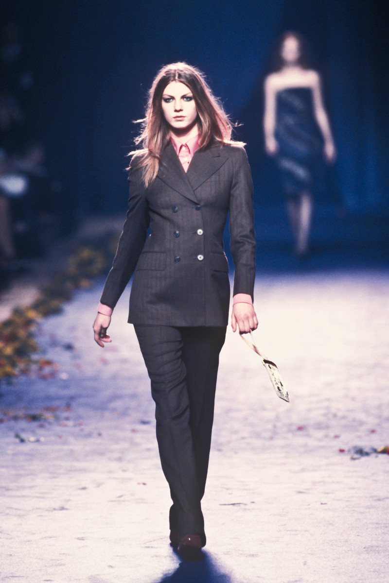 Angela Lindvall featured in  the Chloe fashion show for Autumn/Winter 1998
