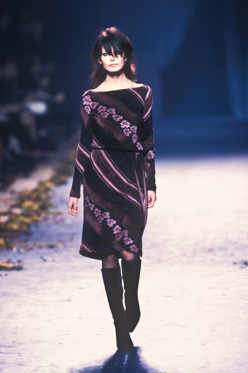 Gretha Cavazzoni featured in  the Chloe fashion show for Autumn/Winter 1998