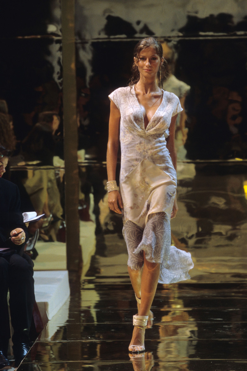 Chloe fashion show for Spring/Summer 2000