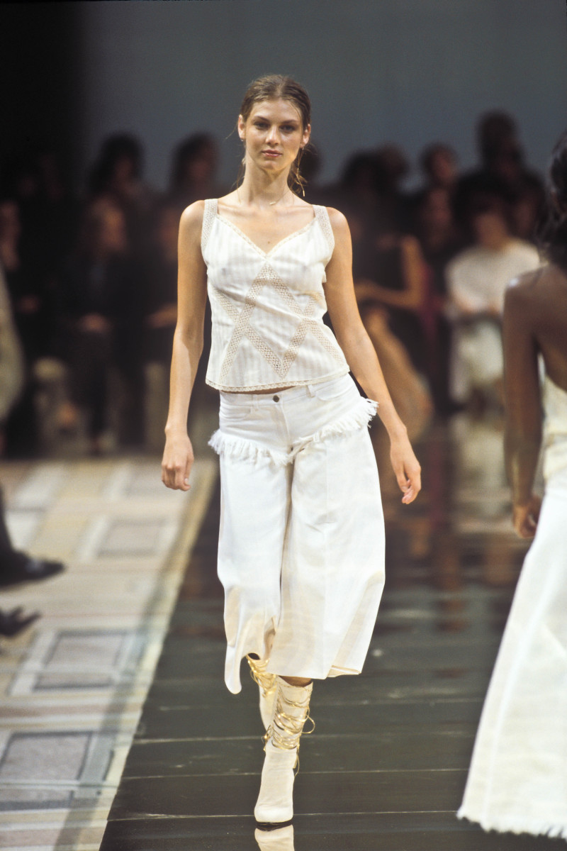 Angela Lindvall featured in  the Chloe fashion show for Spring/Summer 2000