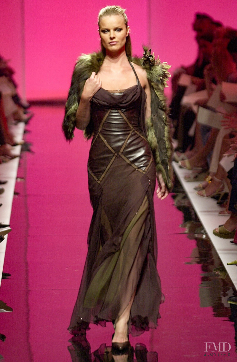Eva Herzigova featured in  the Elie Saab Couture fashion show for Autumn/Winter 2001