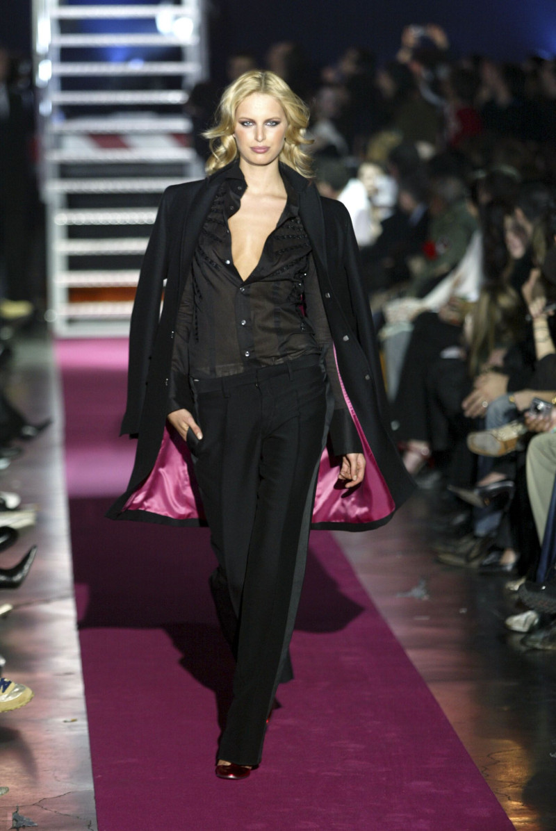 Karolina Kurkova featured in  the DSquared2 fashion show for Autumn/Winter 2003