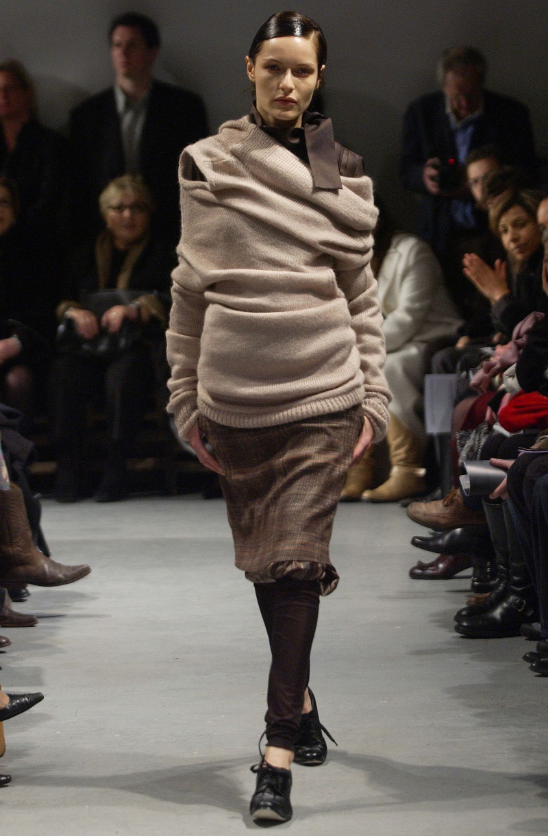 Anne Valerie Hash fashion show for Spring/Summer 2004