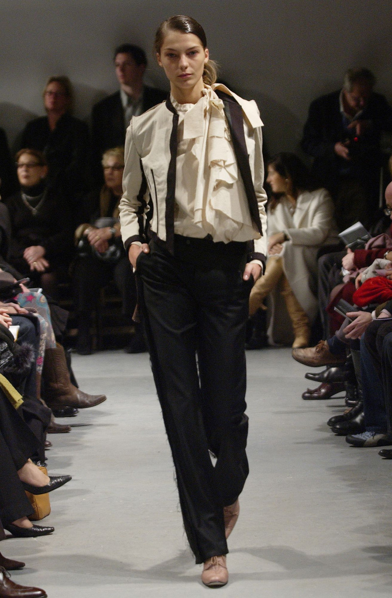 Anne Valerie Hash fashion show for Spring/Summer 2004