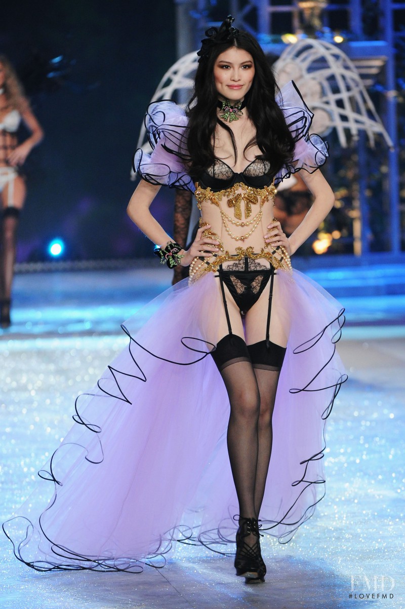 Sui He featured in  the Victoria\'s Secret fashion show for Christmas 2012