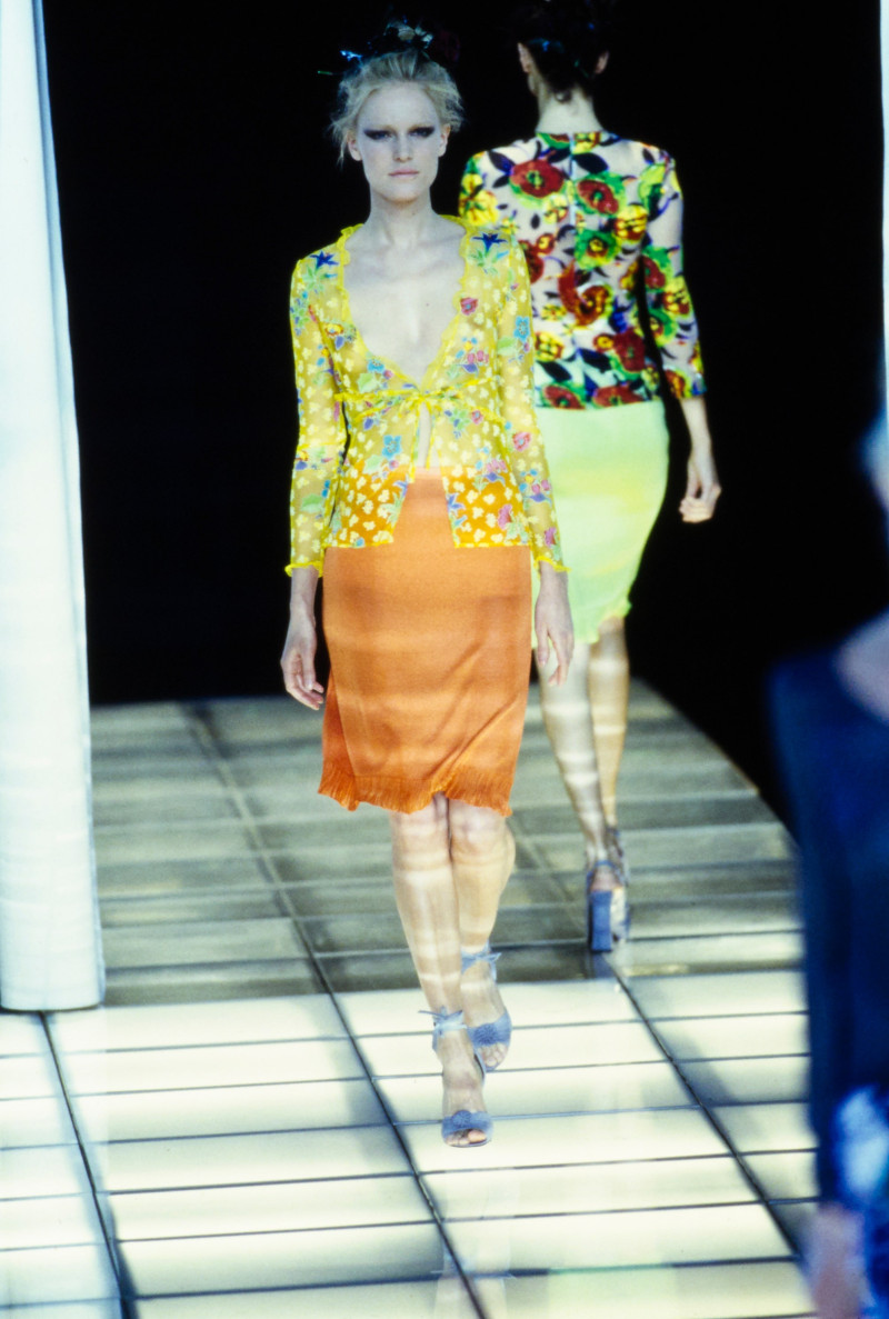 Versace fashion show for Spring/Summer 1997