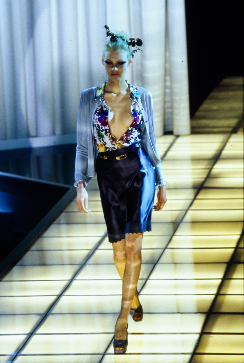 Versace fashion show for Spring/Summer 1997