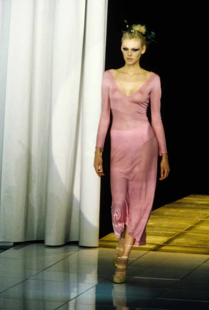 Versace fashion show for Spring/Summer 1997
