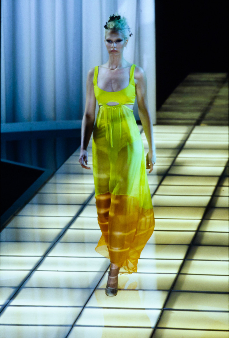 Versace fashion show for Spring/Summer 1997