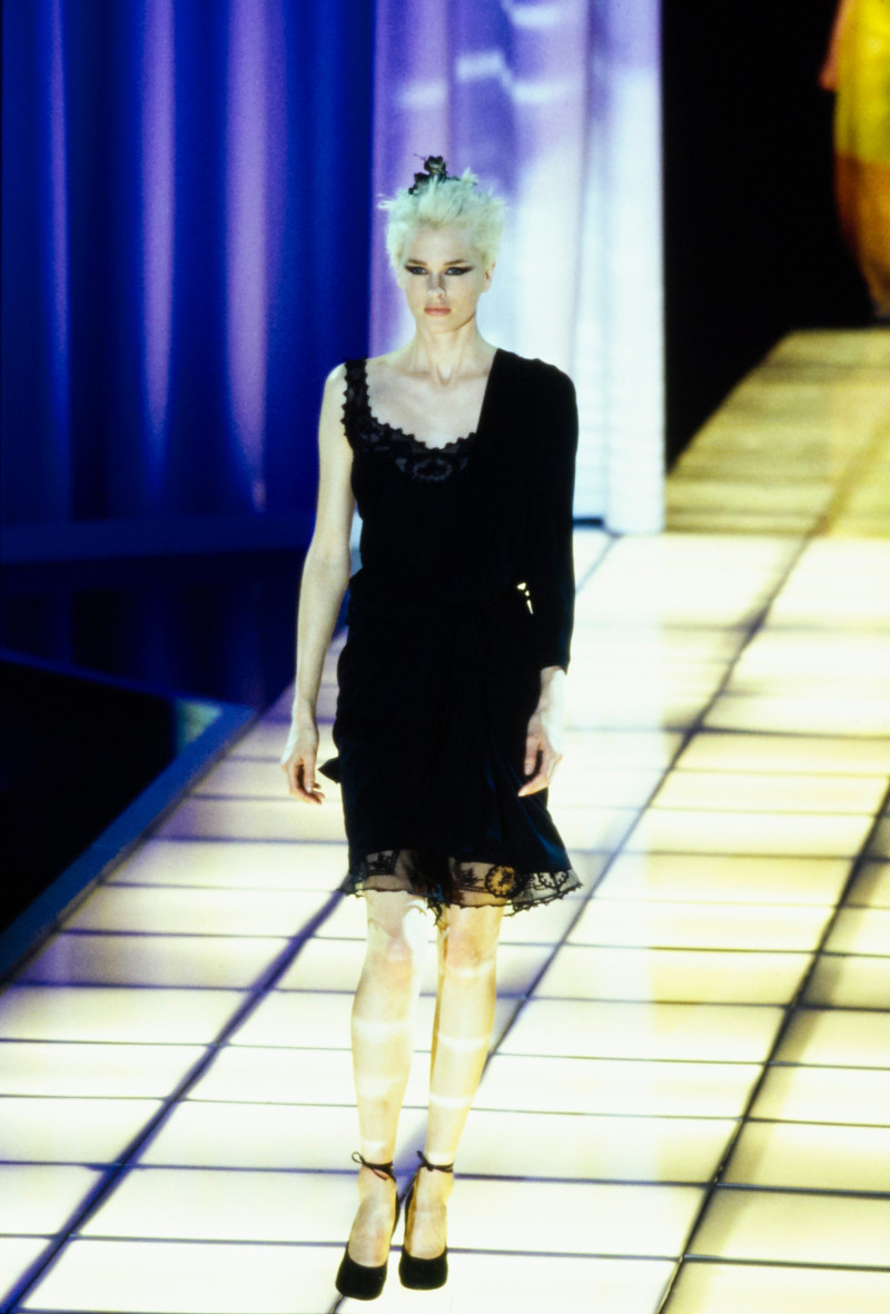 Versace fashion show for Spring/Summer 1997