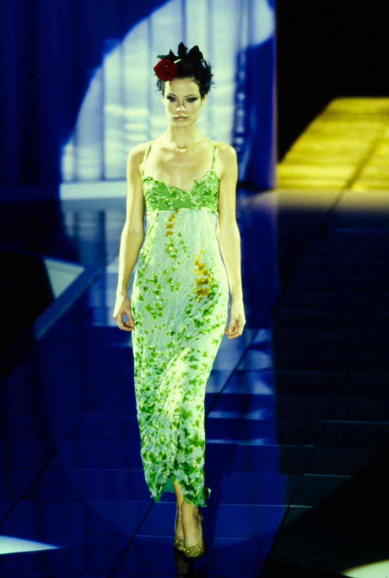 Versace fashion show for Spring/Summer 1997