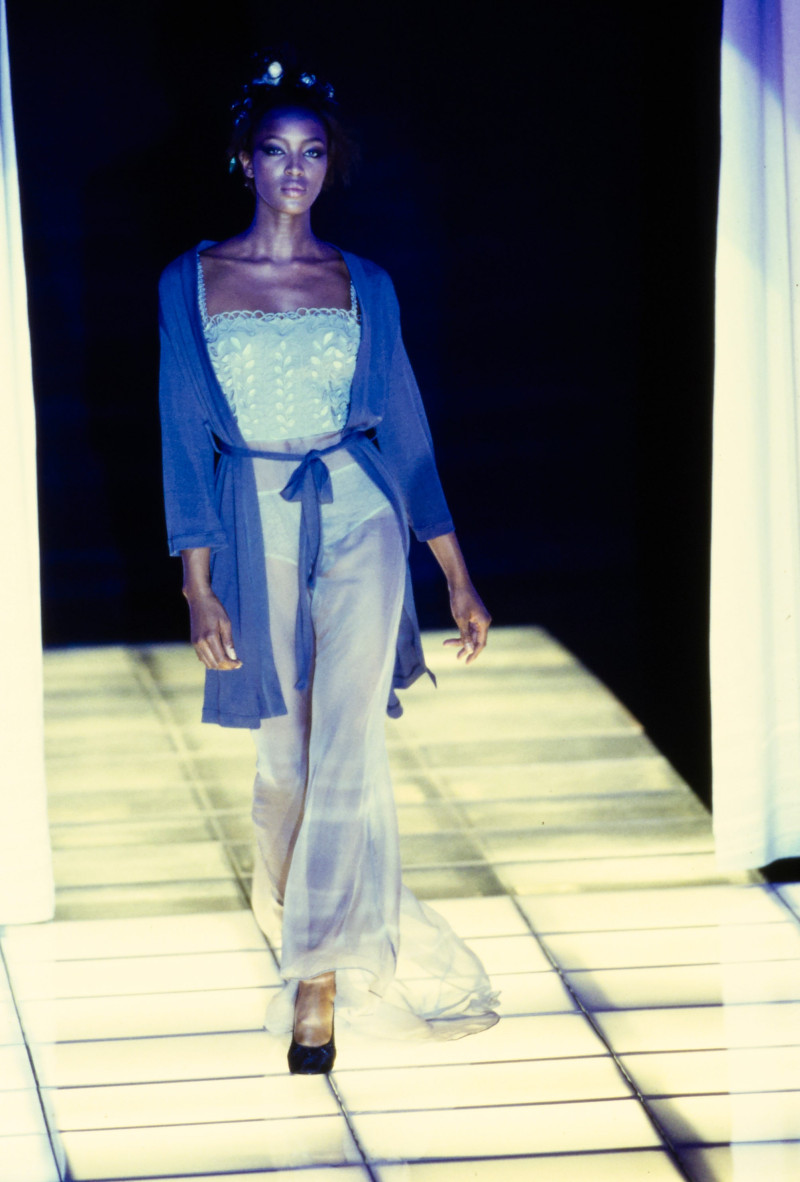 Versace fashion show for Spring/Summer 1997