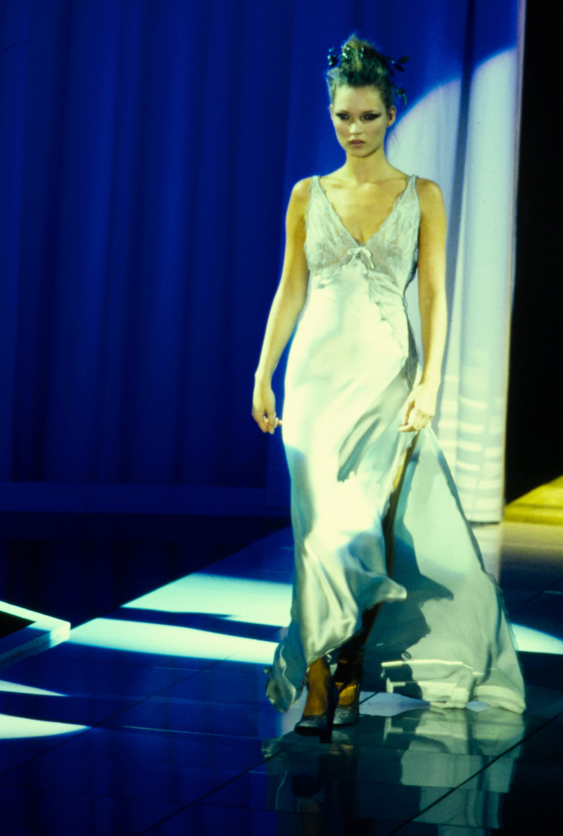 Versace fashion show for Spring/Summer 1997