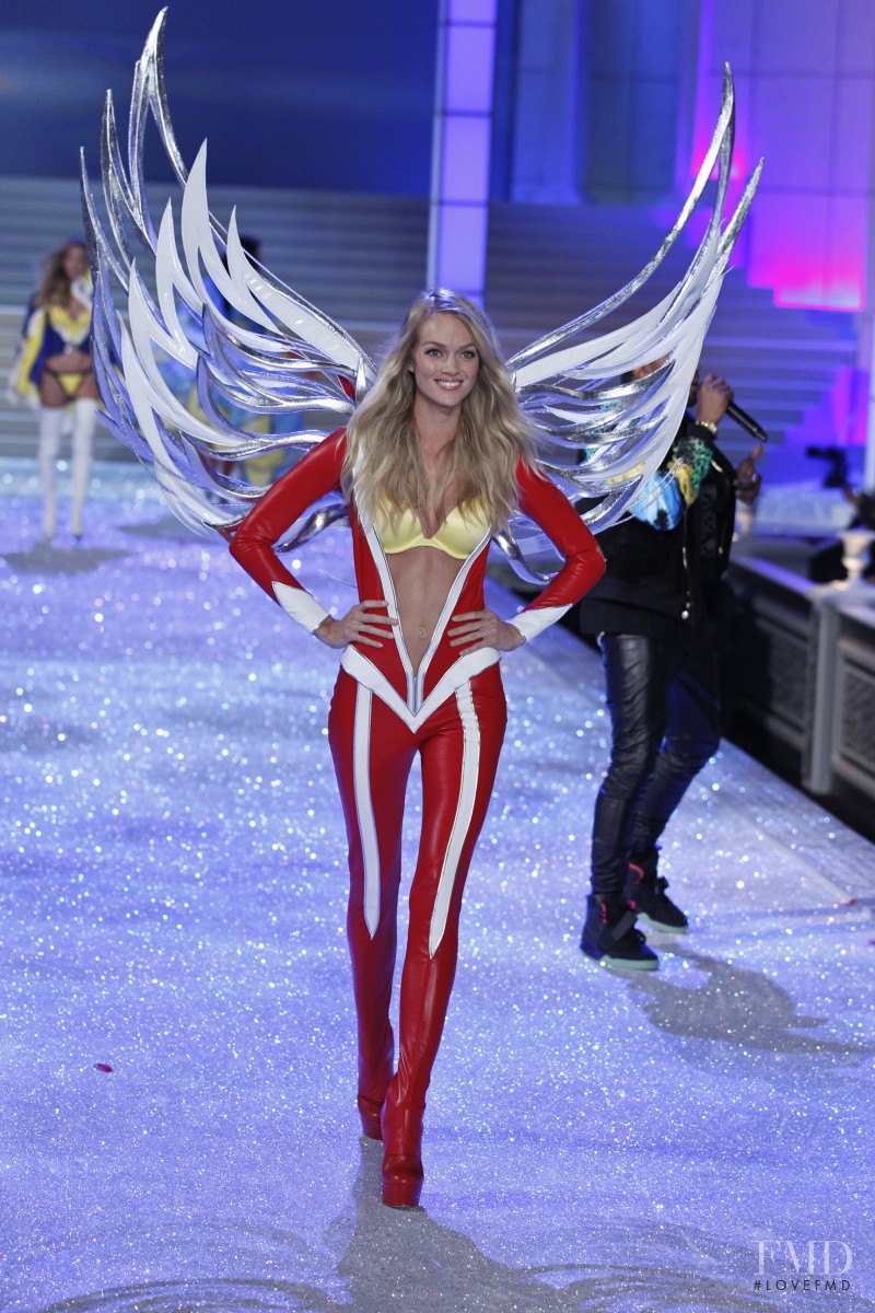 Lindsay Ellingson featured in  the Victoria\'s Secret fashion show for Christmas 2011