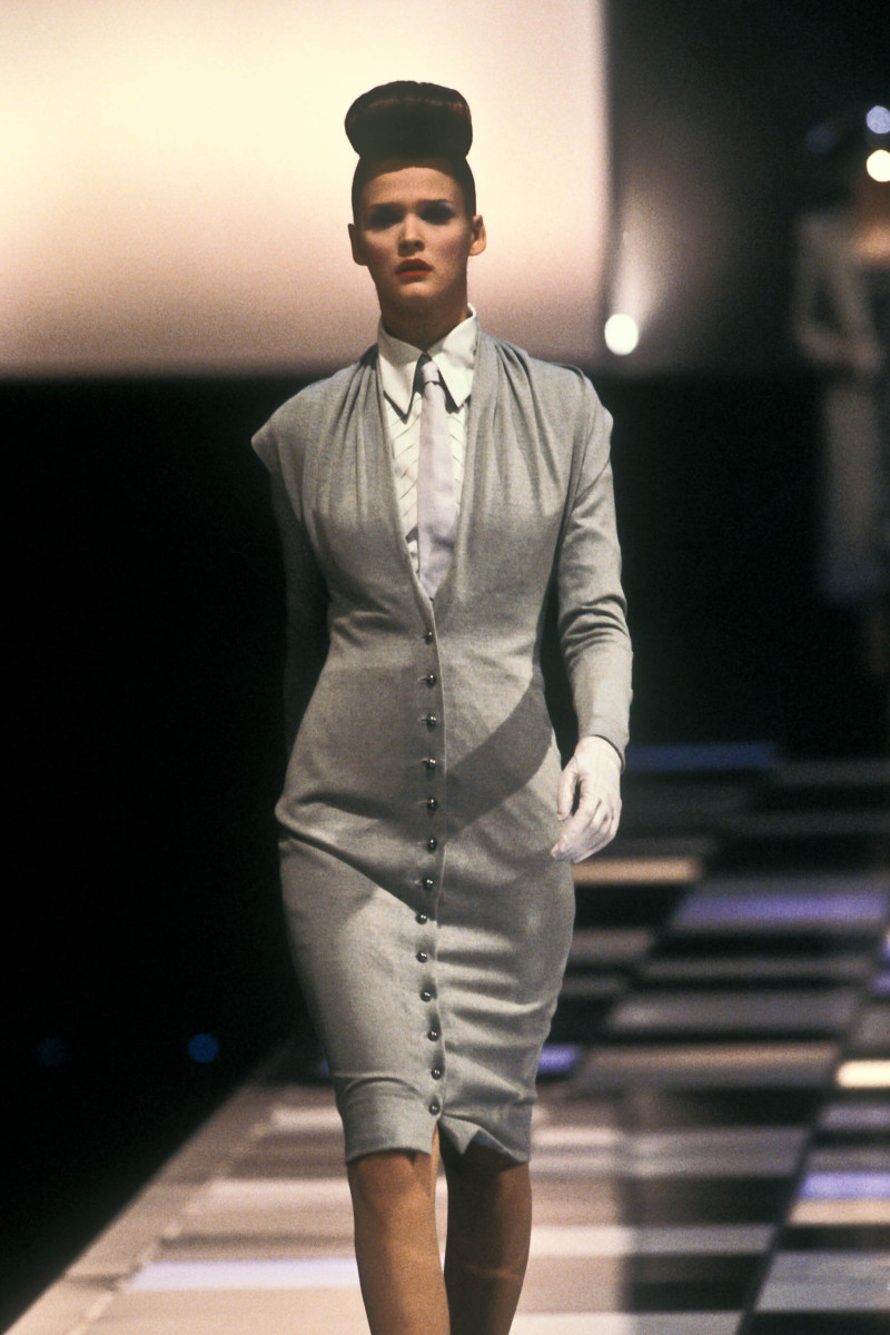 Carmen Kass featured in  the Givenchy fashion show for Autumn/Winter 1998