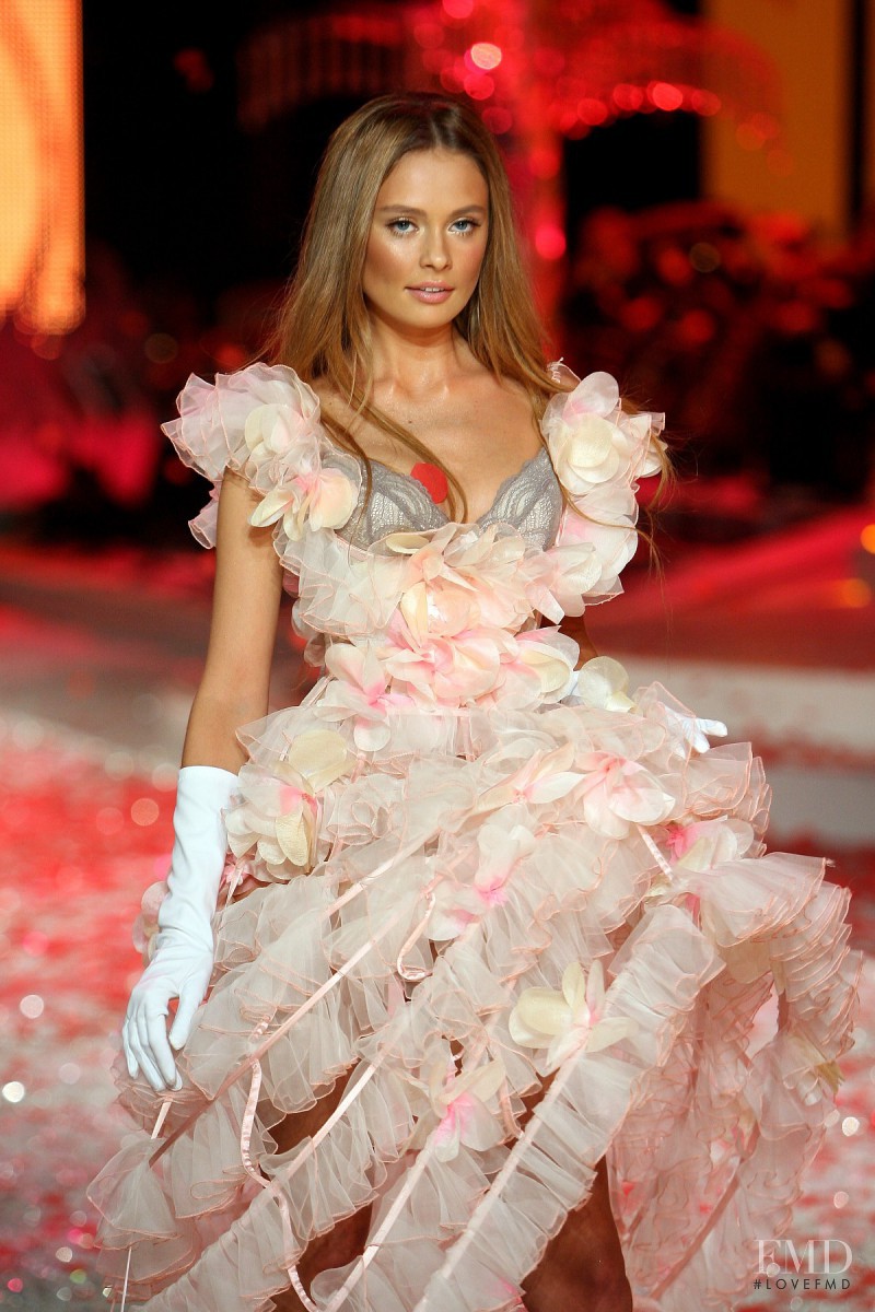 Inguna Butane featured in  the Victoria\'s Secret fashion show for Christmas 2008