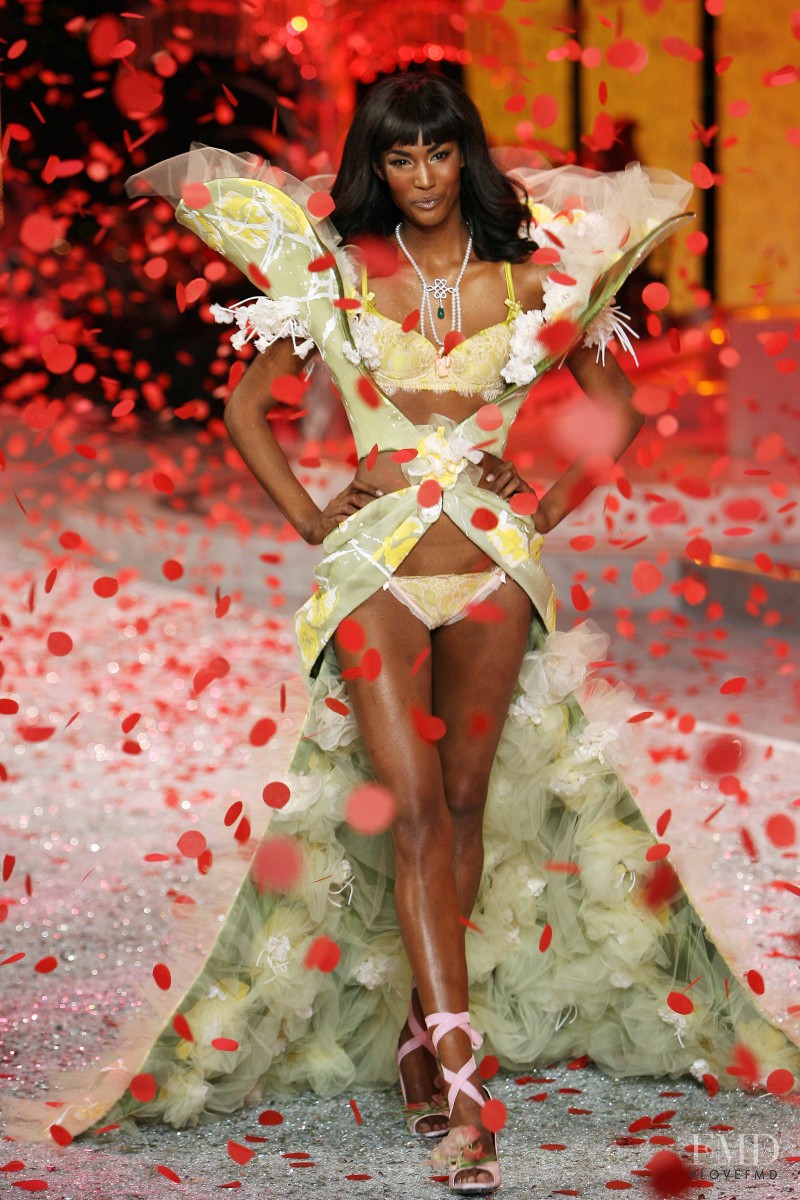 Sessilee Lopez featured in  the Victoria\'s Secret fashion show for Christmas 2008