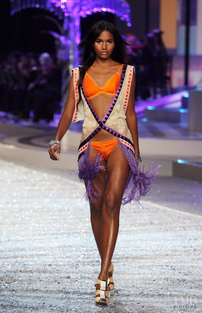 Arlenis Sosa featured in  the Victoria\'s Secret fashion show for Christmas 2008