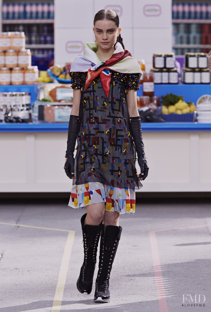 Daria Piotrowiak featured in  the Chanel fashion show for Autumn/Winter 2014