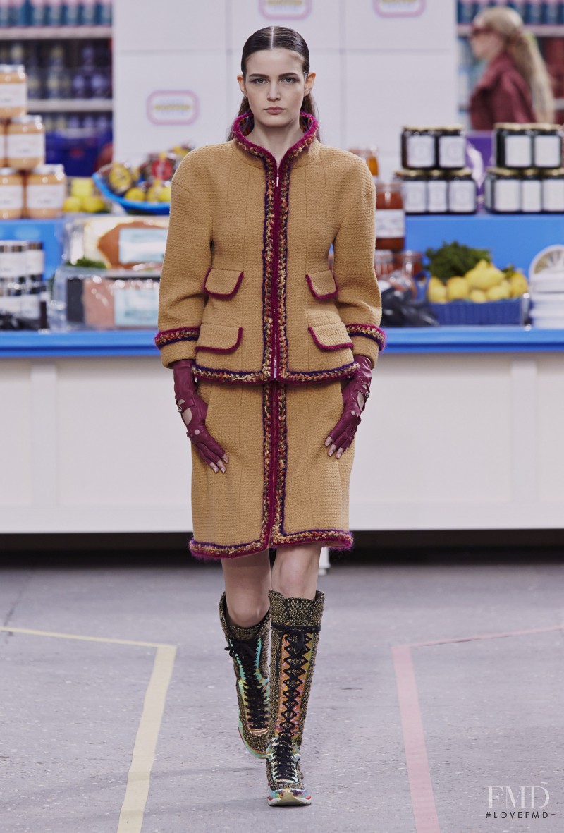 Zlata Mangafic featured in  the Chanel fashion show for Autumn/Winter 2014