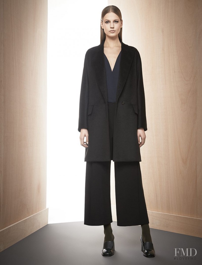 Elisabeth Erm featured in  the Max Mara fashion show for Pre-Fall 2014