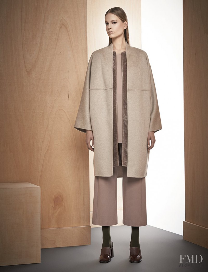 Elisabeth Erm featured in  the Max Mara fashion show for Pre-Fall 2014