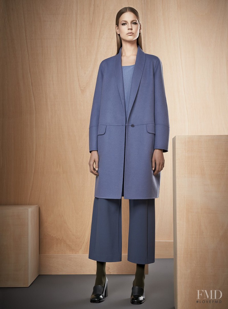 Elisabeth Erm featured in  the Max Mara fashion show for Pre-Fall 2014