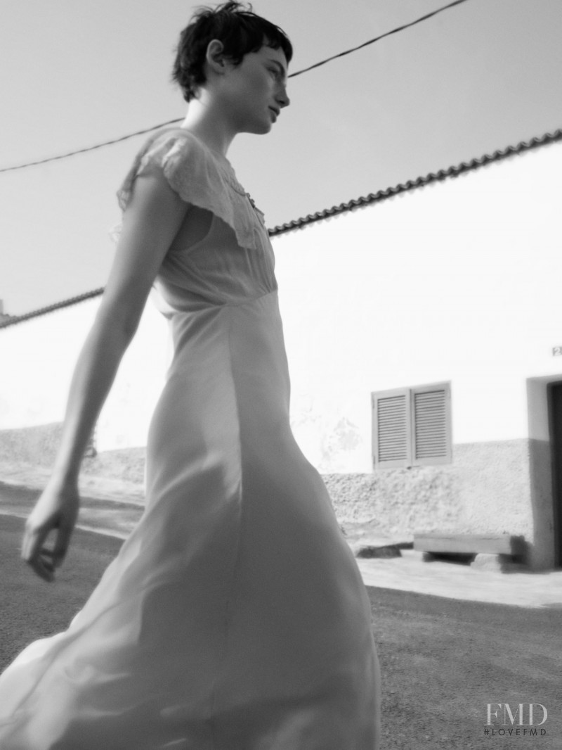 Fran Summers featured in  the Zara Bonsoir \'L\'Ete Bridal Collection advertisement for Spring/Summer 2022