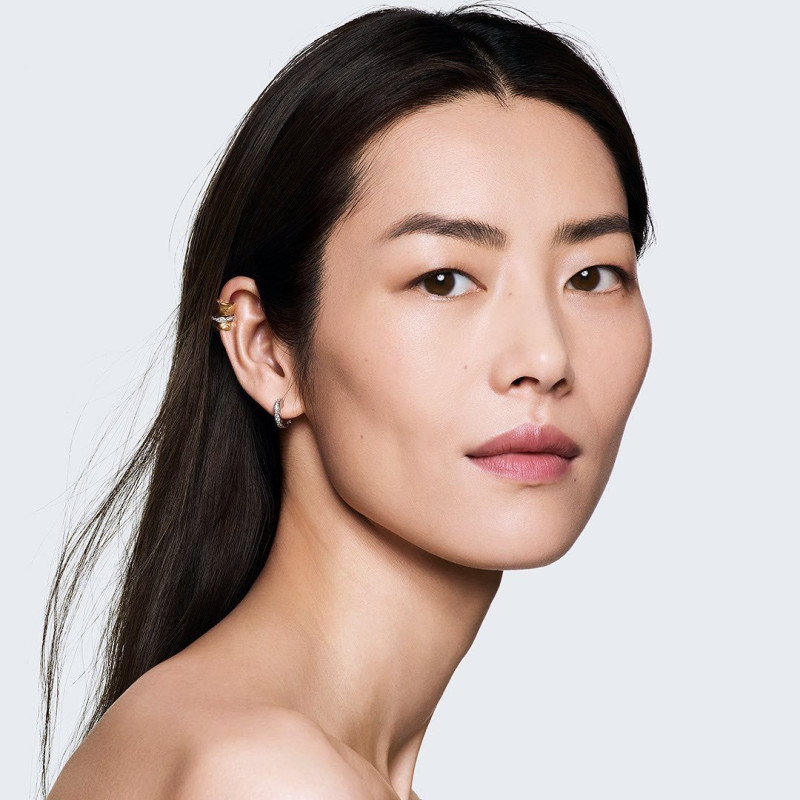 Liu Wen featured in  the Chanel Beauty The Serum N°1 DE CHANEL advertisement for Spring/Summer 2022