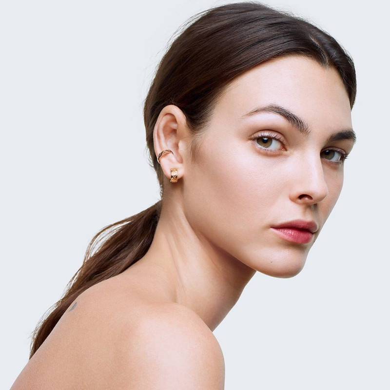 Vittoria Ceretti featured in  the Chanel Beauty The Serum N°1 DE CHANEL advertisement for Spring/Summer 2022
