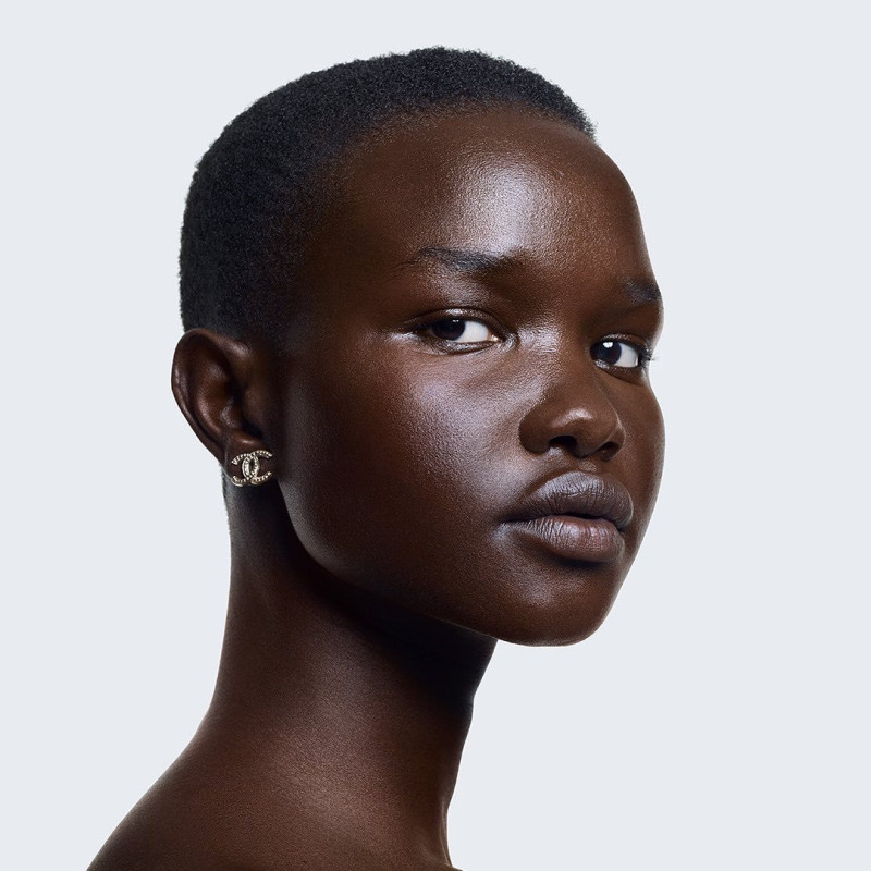 Akon Changkou featured in  the Chanel Beauty The Serum N°1 DE CHANEL advertisement for Spring/Summer 2022