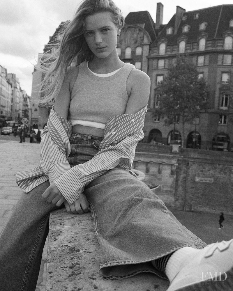 Esther Heesch featured in  the Mother Denim advertisement for Spring/Summer 2022