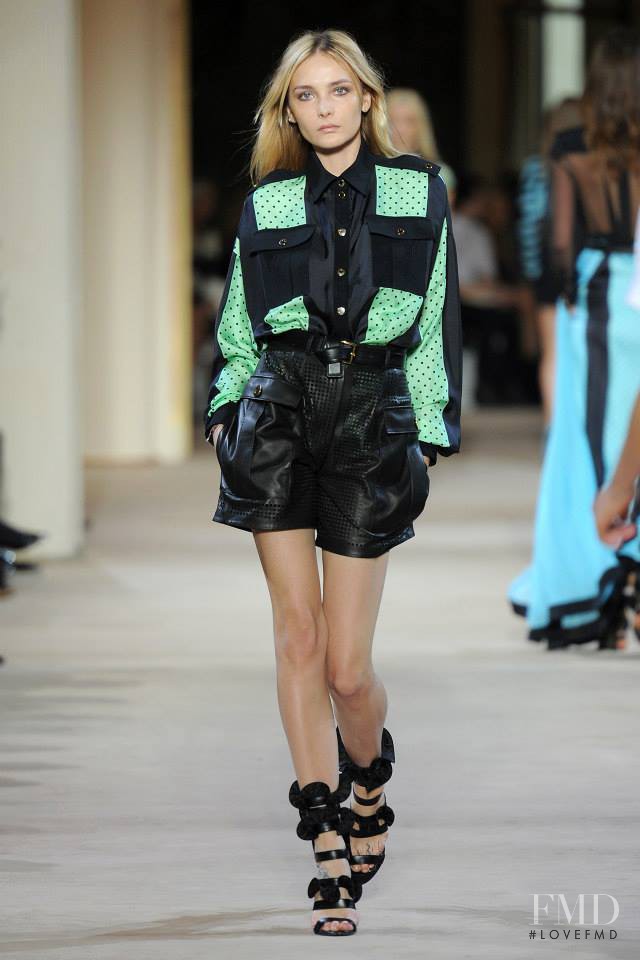 Snejana Onopka featured in  the Emanuel Ungaro fashion show for Spring/Summer 2014