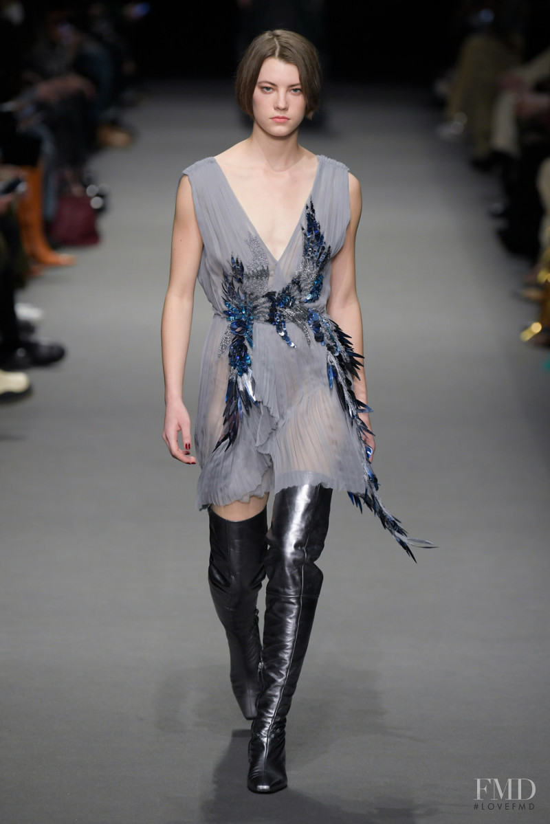 Dana Smith featured in  the Alberta Ferretti fashion show for Autumn/Winter 2022