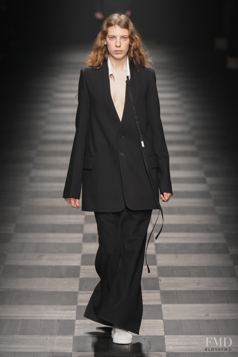 Ann Demeulemeester fashion show for Autumn/Winter 2022