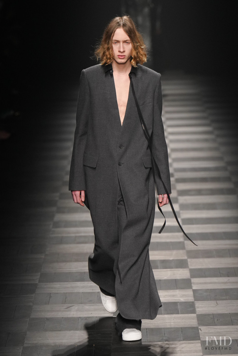 Ann Demeulemeester fashion show for Autumn/Winter 2022