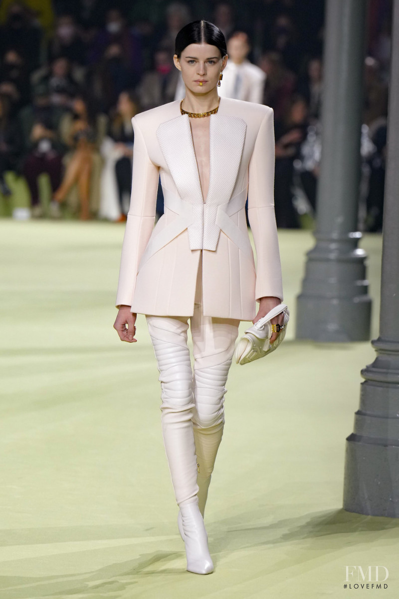 Hannah Elyse featured in  the Balmain fashion show for Autumn/Winter 2022