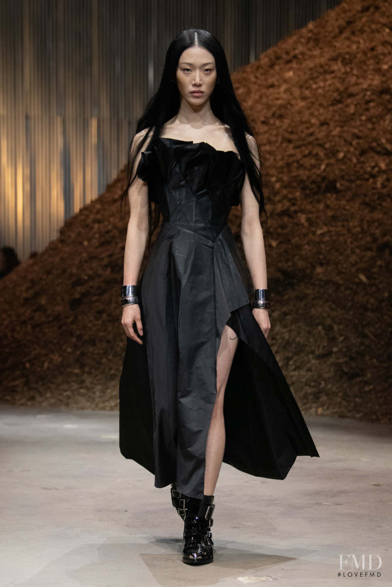 Alexander McQueen fashion show for Autumn/Winter 2022