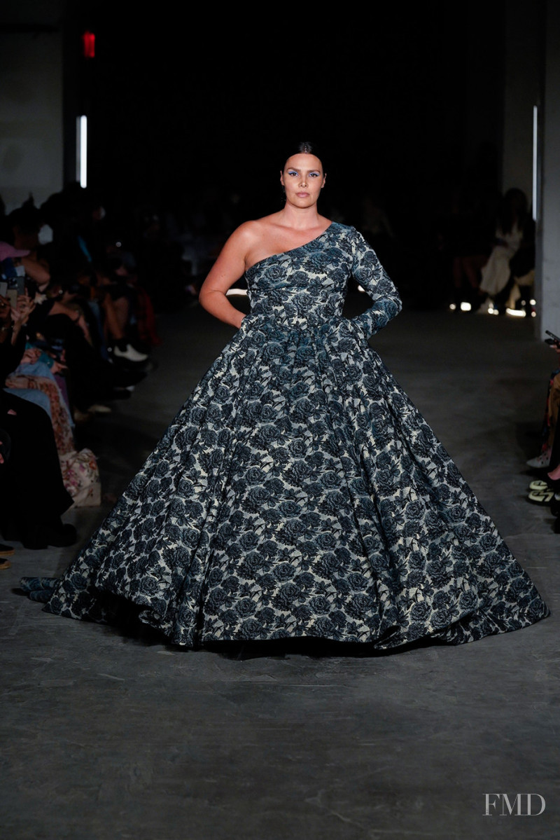 Candice Huffine featured in  the Christian Siriano fashion show for Autumn/Winter 2022